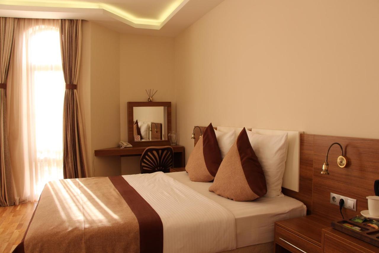 Leon Boutique Hotel Sukhumi Eksteriør billede