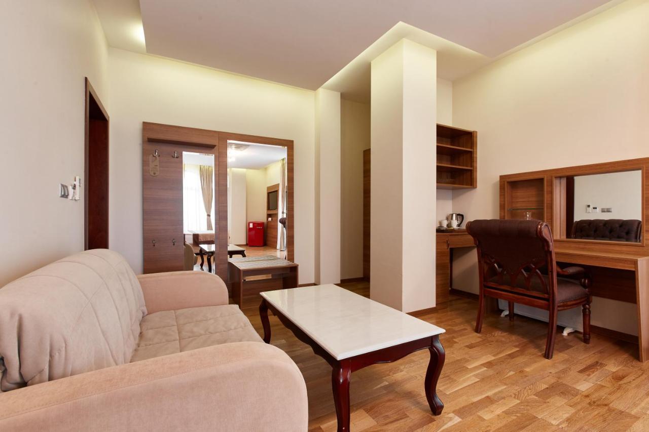 Leon Boutique Hotel Sukhumi Eksteriør billede