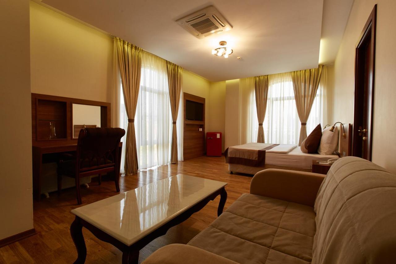 Leon Boutique Hotel Sukhumi Eksteriør billede
